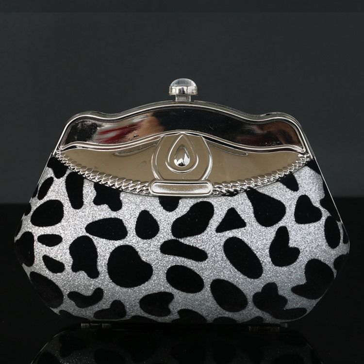 Skalformad Rhinestone Leopard Clutch