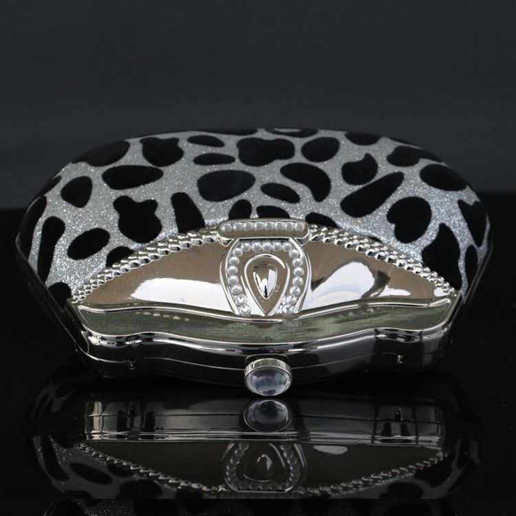 Skalformad Rhinestone Leopard Clutch