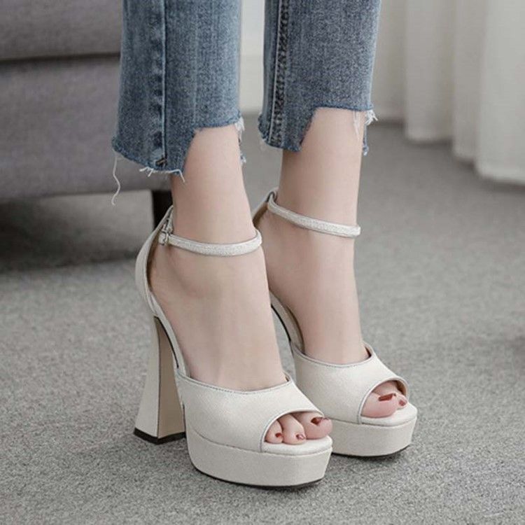 Kvinnors Line-style Buckle Chunky Heel Plain Sandals