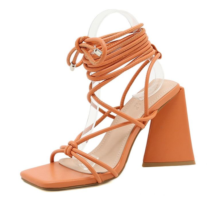 Snörning Chunky Heel Square Toe Cross Strap Dam Sandaler