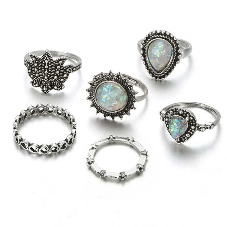 Retro Round Opal Lady Ring